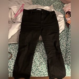 PLUS SIZE BLACK LEVIS
